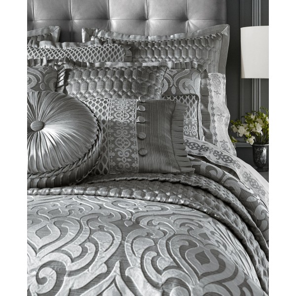 4-Piece Comforter Set Designed for Queen Beds